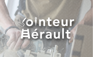 Logo "jointeur hérault" sur une photo d'un travailleur en BTP en fond